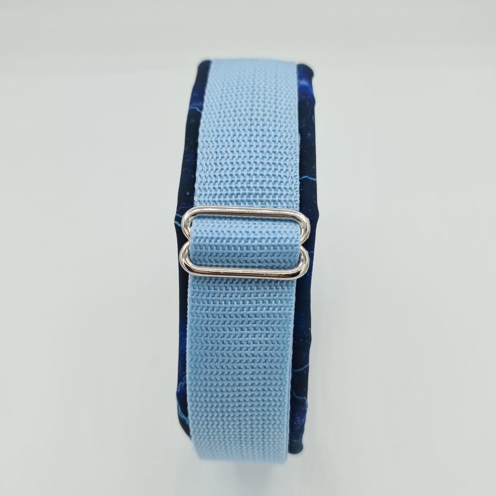 Halsband hellblau mit Nachthimmel verstellbar & gepolstert